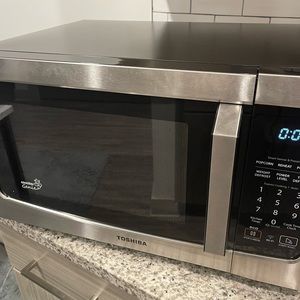 TOSHIBA Smart Countertop Microwave, Sensor Reheat, Works with Alexa, 1100 W